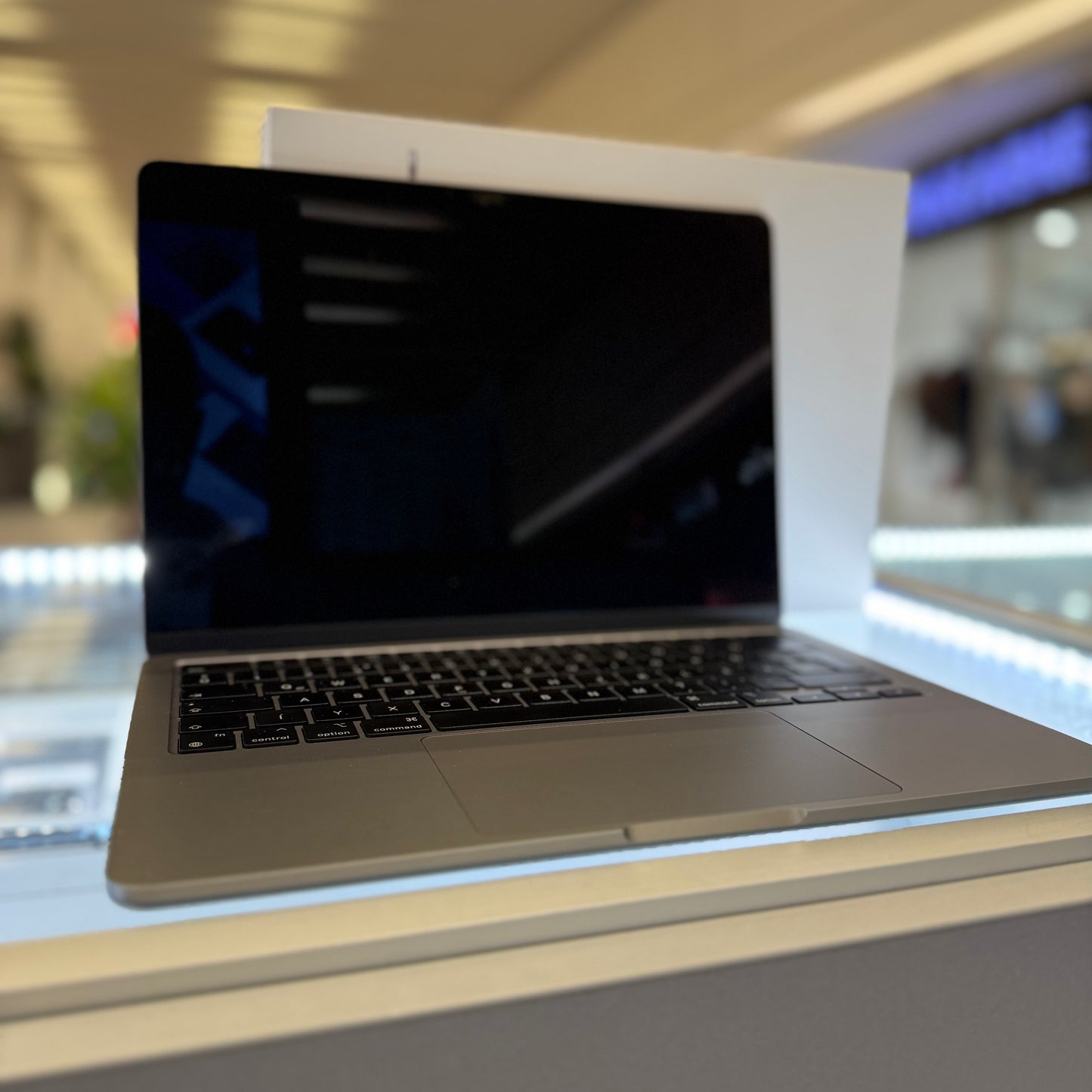 Apple MacBook Air M2 256GB, 12 hó garancia